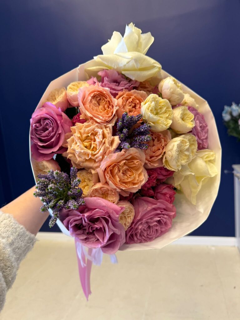 Pastel tonlarda gül ve lilyum buketi – Malatya çiçek