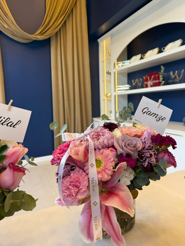 Pembe gerbera ve güllü buket – Malatya